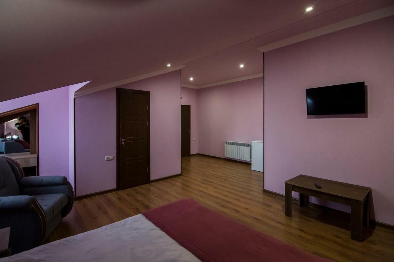 Afa Hotel & Guest House Yerevan Exterior photo